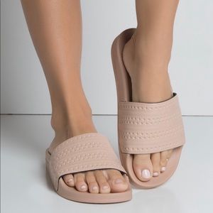 Adidas adilette slide